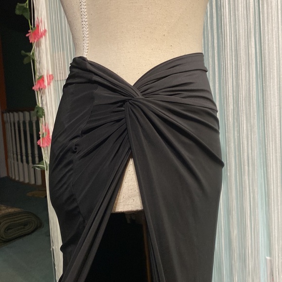 Pretty Little Thing Black Slinky Front Slit Maxi Skirt NWT Size 6 - Picture 16 of 17